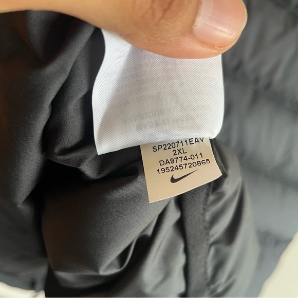 Nike Liverpool FC Windrunner Men’s Down-Fill Vest‎ - Picture 12 of 12